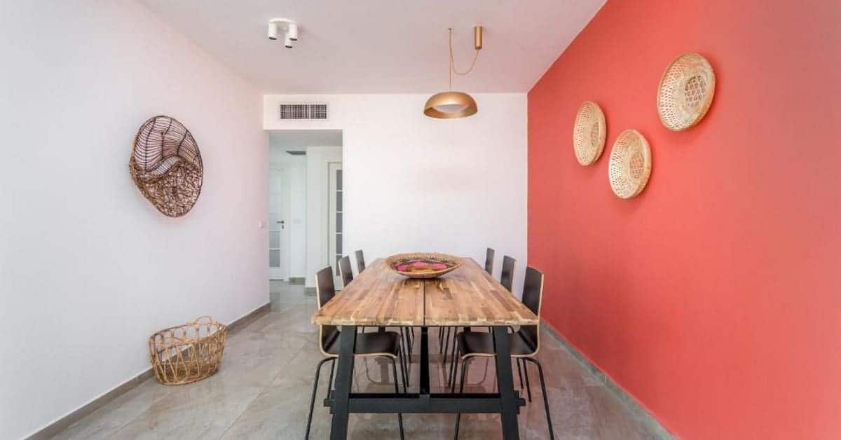דירת 3 חדרי שינה עם מרפסת וחניה ליד בננה ביץ' תל אביב
