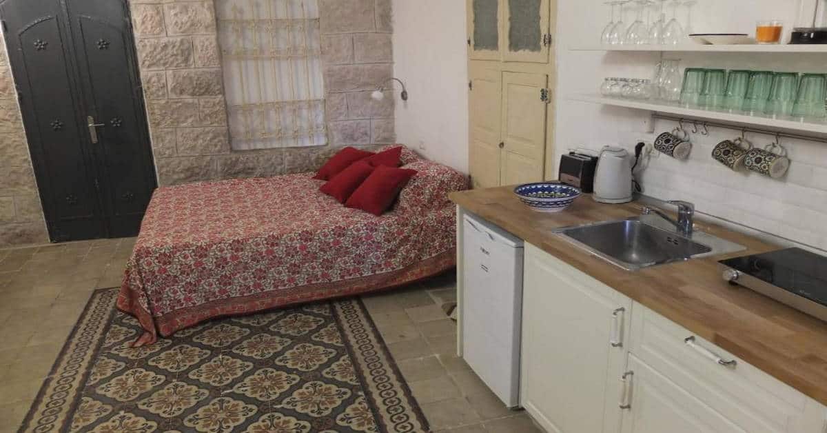 דירת אבן עתיקה במרכז ירושלים