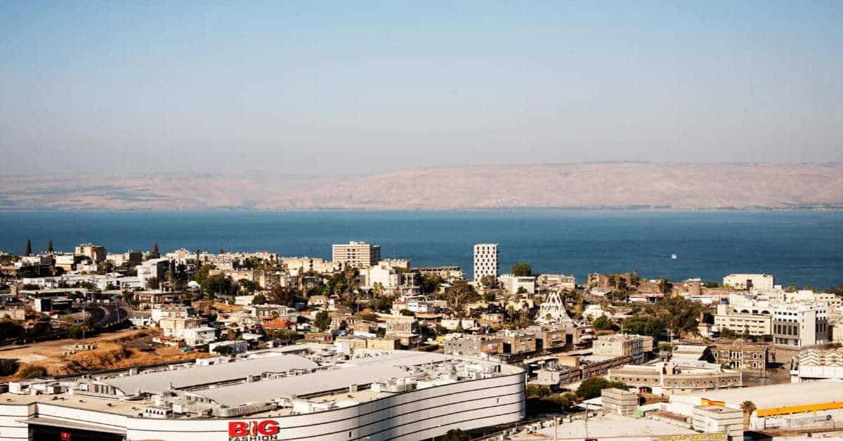 בית באגם, טבריה