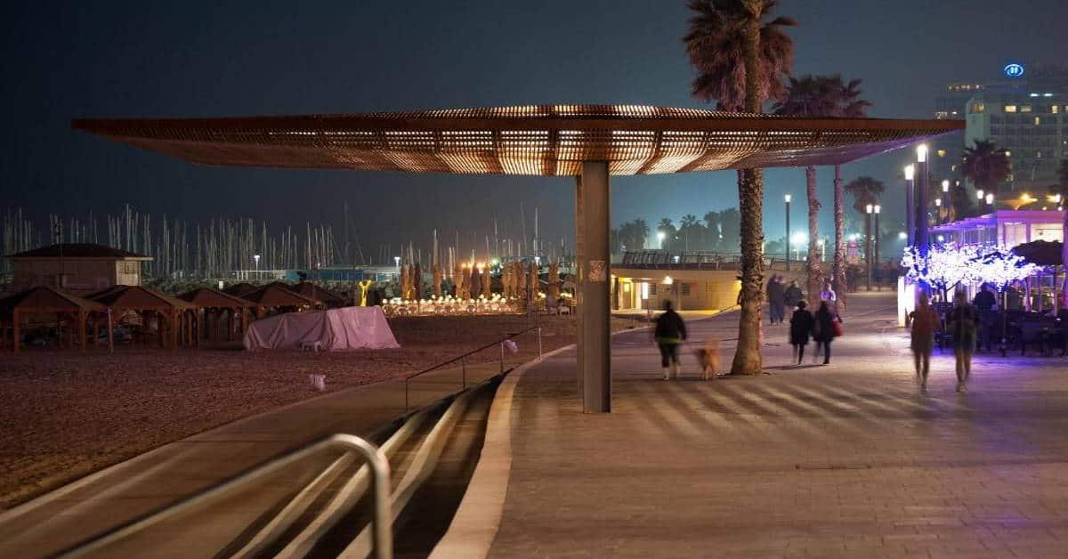 מקום האירוח דירות מעולות במרכז העיר – עם מרפסת – סי אנד רנט, תל אביב