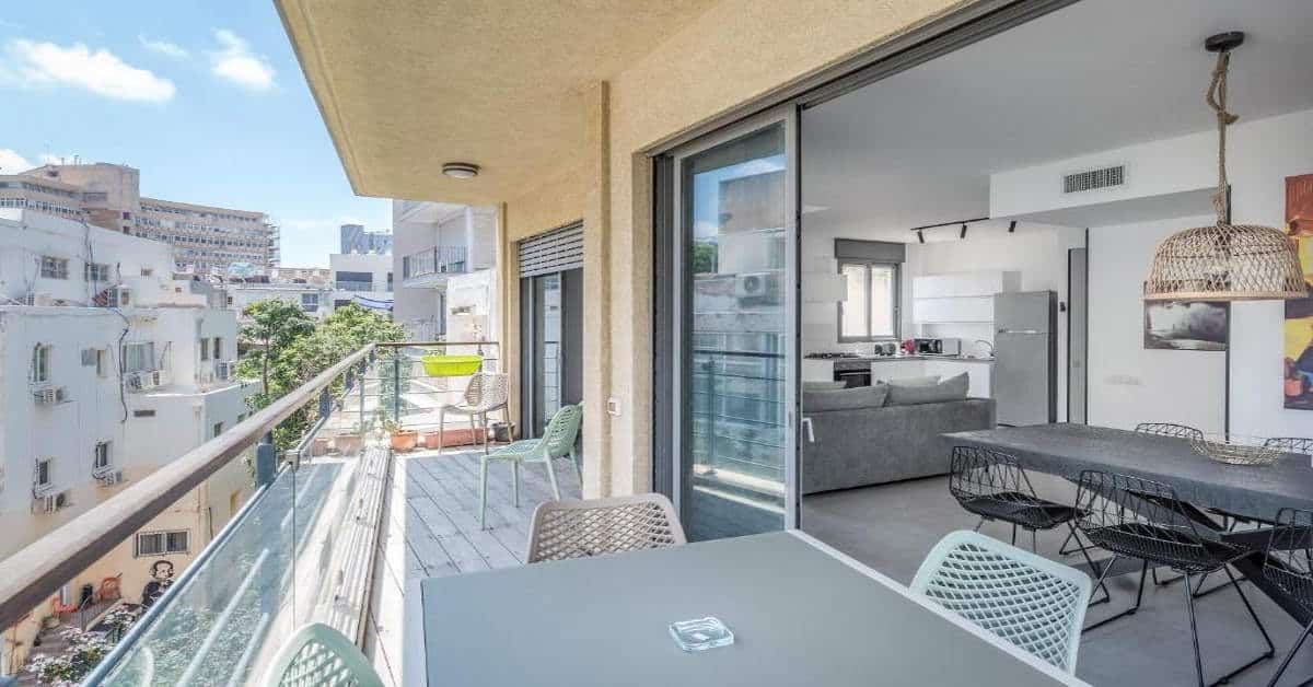 דירה מהממת עם 3 חדרי שינה ומרפסת – אזור בוגרשוב תל אביב