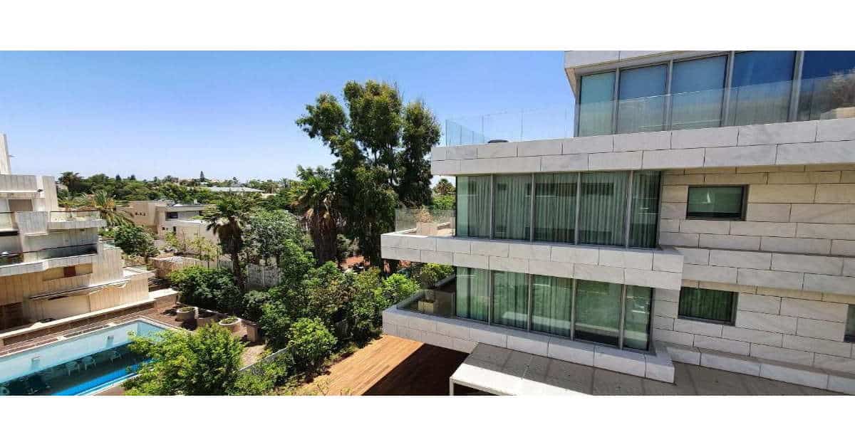 דירת 2 חדרים עם בריכה בהרצליה