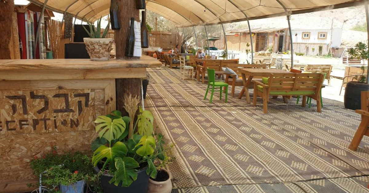 בדולינה עין גדי גלאמפינג ים המלח