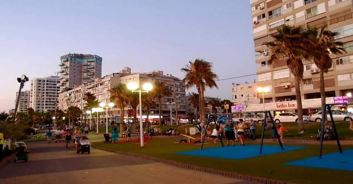 דירה מול החוף בבת ים 613, בת ים